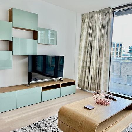 Luxury 2 Bedroom 2 Bathroom Apartment - London City Airport Kültér fotó