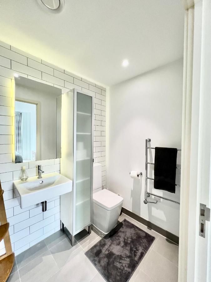 Luxury 2 Bedroom 2 Bathroom Apartment - London City Airport Kültér fotó