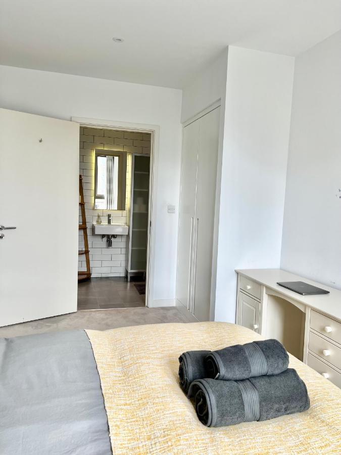 Luxury 2 Bedroom 2 Bathroom Apartment - London City Airport Kültér fotó