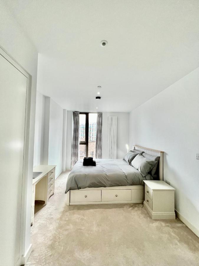 Luxury 2 Bedroom 2 Bathroom Apartment - London City Airport Kültér fotó