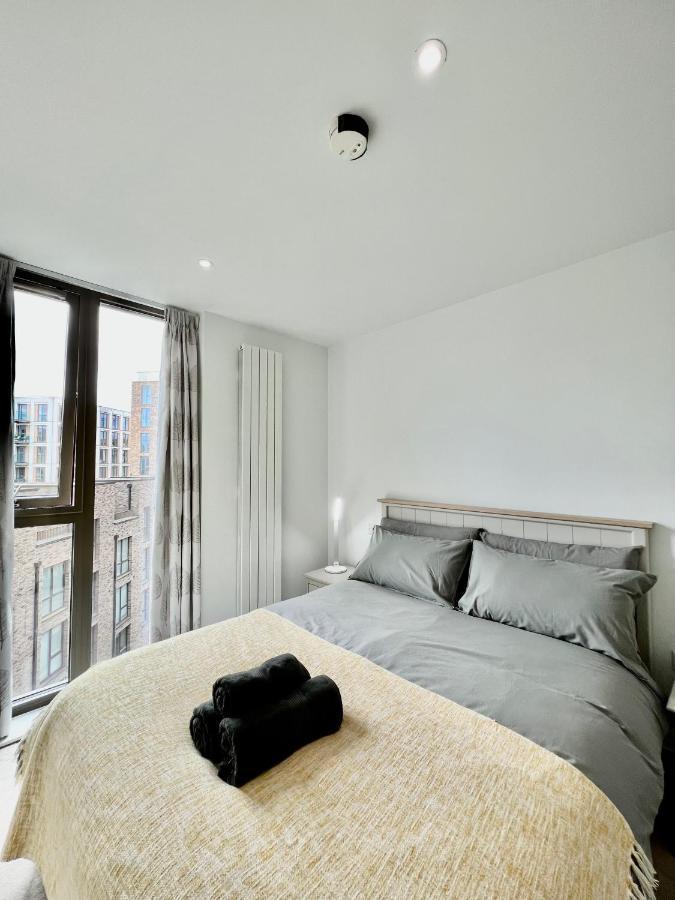 Luxury 2 Bedroom 2 Bathroom Apartment - London City Airport Kültér fotó