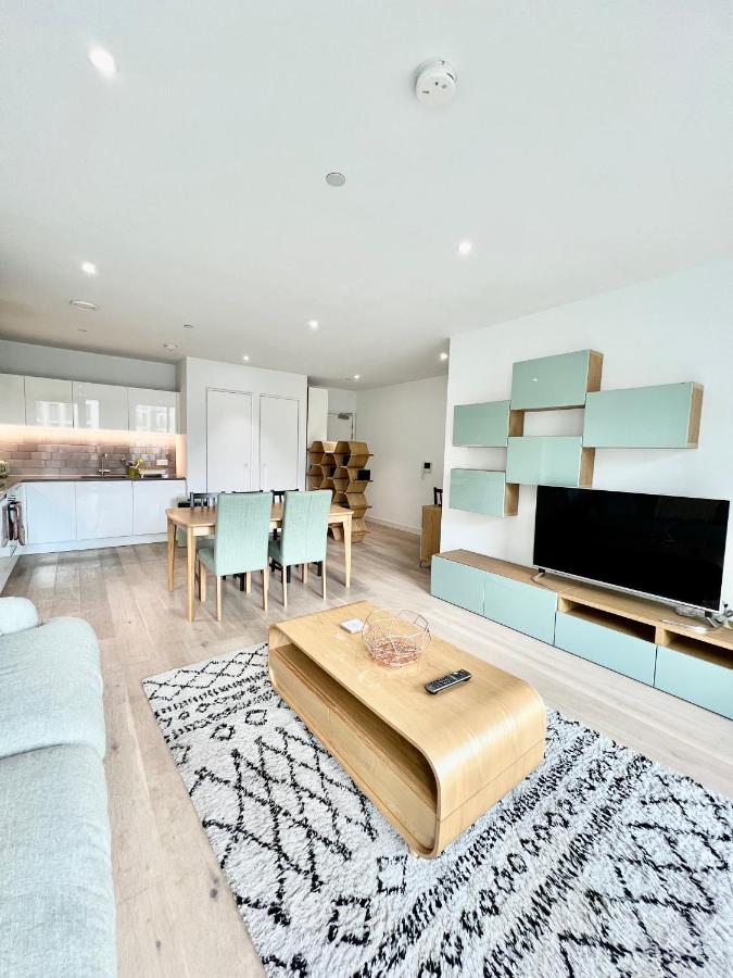 Luxury 2 Bedroom 2 Bathroom Apartment - London City Airport Kültér fotó