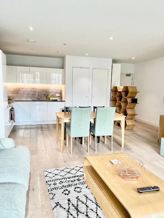 Luxury 2 Bedroom 2 Bathroom Apartment - London City Airport Kültér fotó