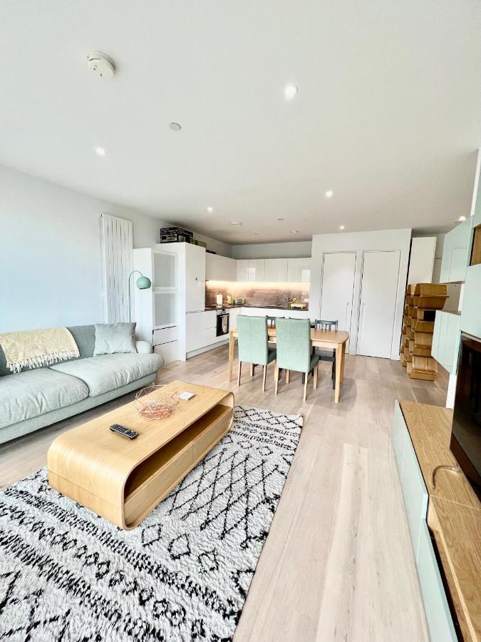 Luxury 2 Bedroom 2 Bathroom Apartment - London City Airport Kültér fotó